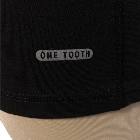 ONE TOOTH Black Workout Tank Top Size Small Very Stretchy V Neck 🇨🇦 - Picture 4 of 7